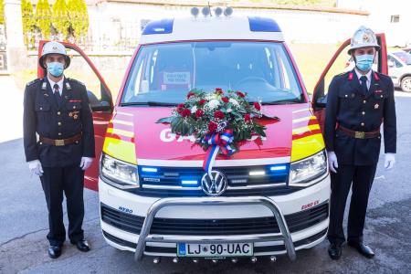 FOTO Na Florjanovo nedeljo blagoslov gasilskega vozila PGD Stična 26